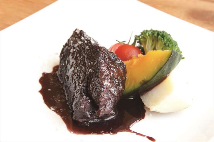 牛ほほ肉のワイン煮込み